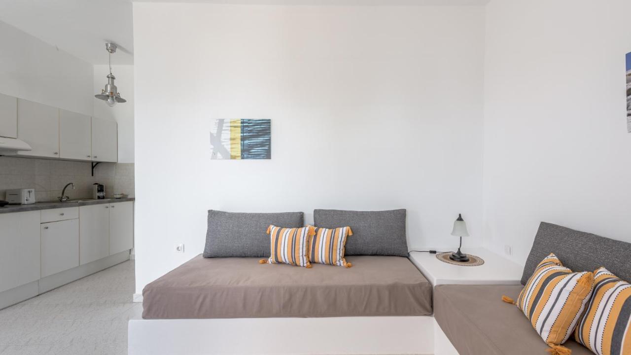 Giourgas Studios & Apartments Provatas Exterior photo