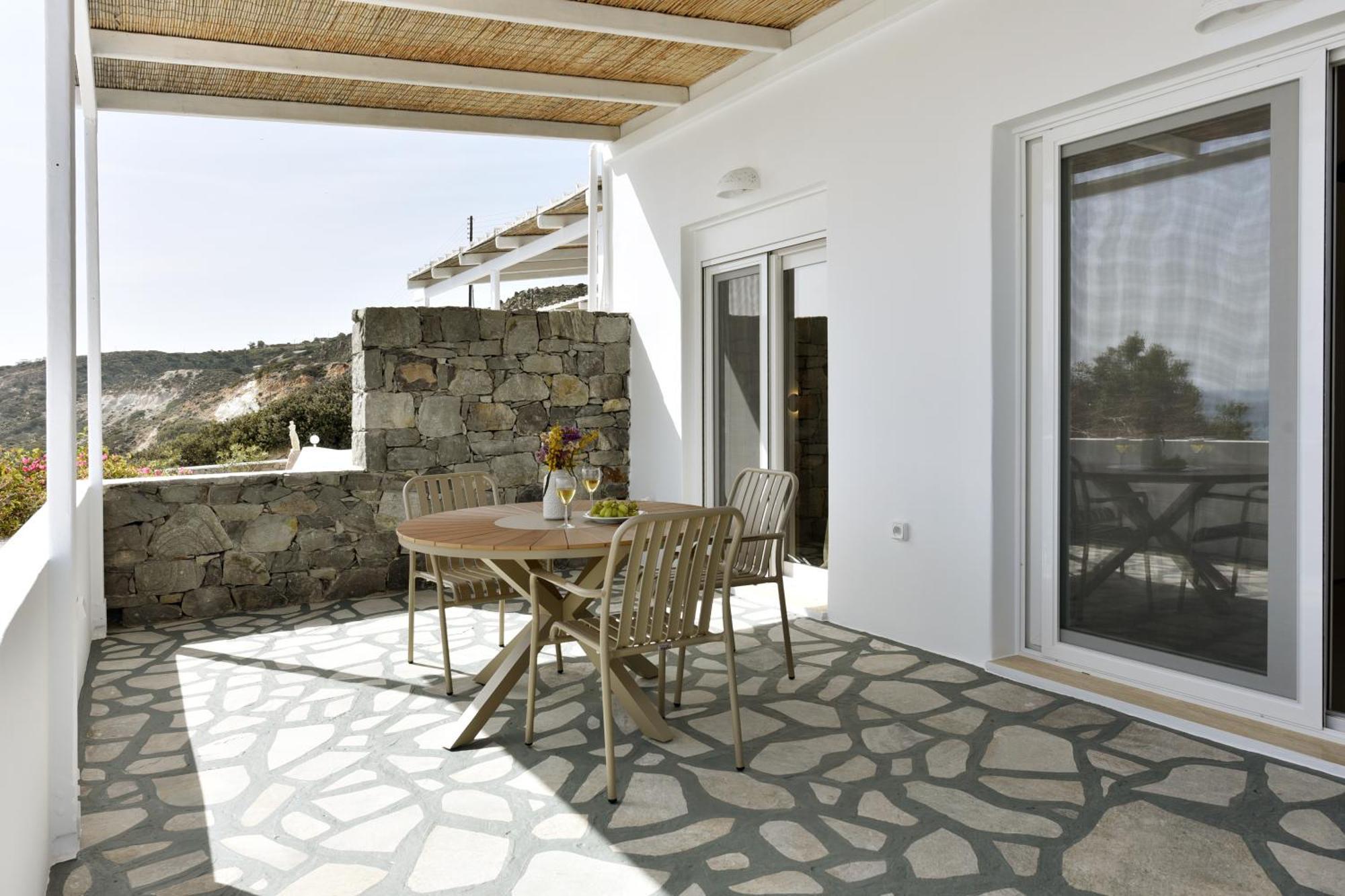 Giourgas Studios & Apartments Provatas Exterior photo